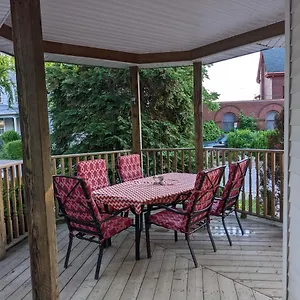 Hébergement de vacances Garden 2 Storey House, Niagara Falls