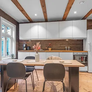 Four-story House! Newly Renovated! Apartment Bergen