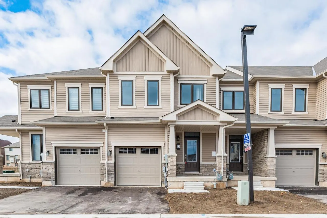 Luxury Townhouse Close To Fairview Casino In Niagara Falls Villa