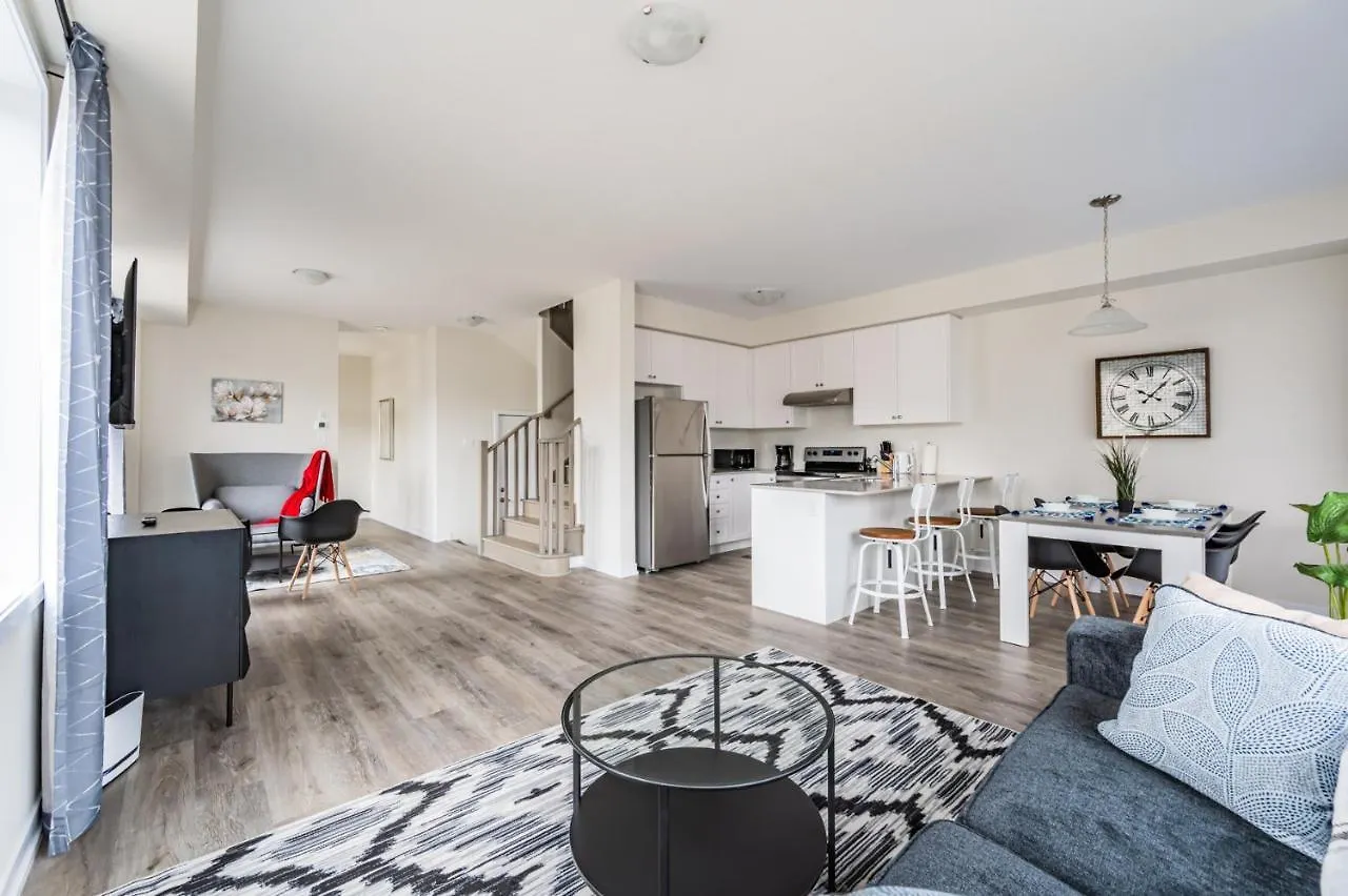 Luxury Townhouse Close To Fairview Casino In Niagara Falls Villa Holiday home