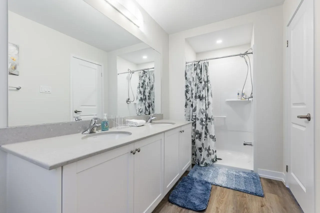 Luxury Townhouse Close To Fairview Casino In Niagara Falls Villa Holiday home