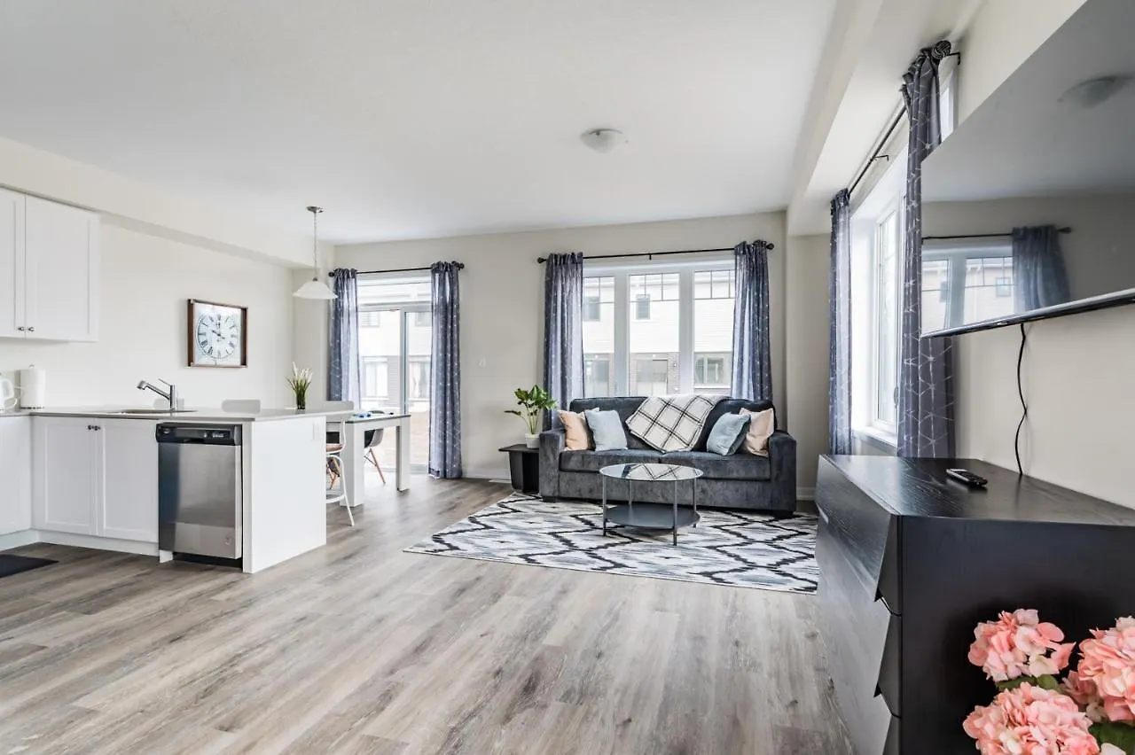 Holiday home Luxury Townhouse Close To Fairview Casino In Niagara Falls Villa