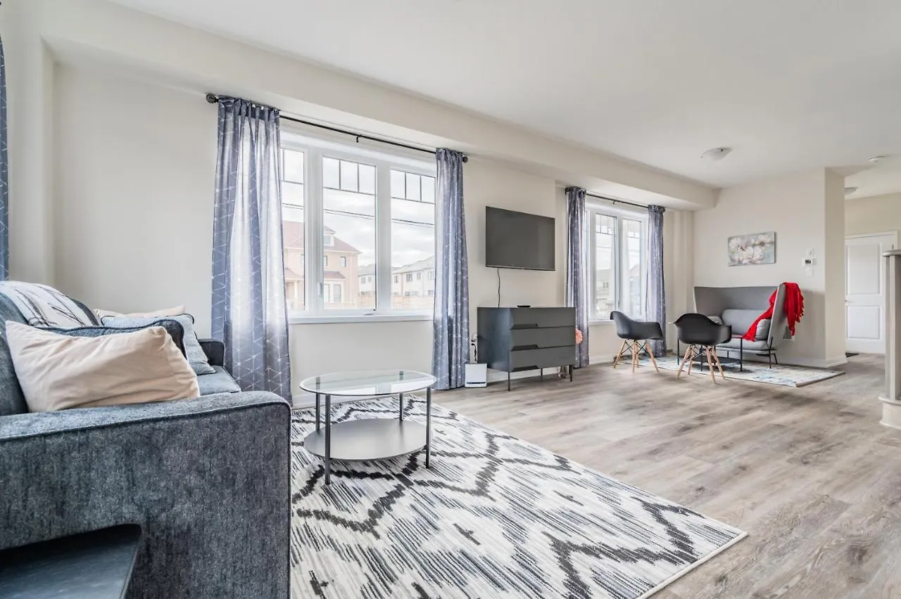 Holiday home Luxury Townhouse Close To Fairview Casino In Niagara Falls Villa Canada